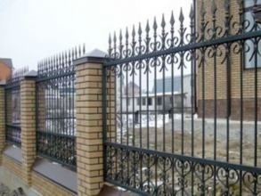 Кованые заборы на ленточном фундаменте 12 соток фото стоимость под ключ