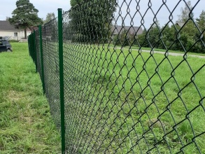 Забор из сетки рабицы в натяг 80 метров фото в Горячем Ключе