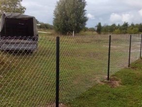 Забор из сетки рабицы в натяг 12 метров фото в Горячем Ключе